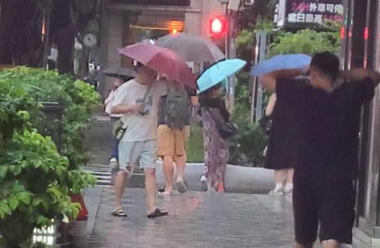 中央氣象署今(10)日下午針對台北市、新北市、桃園市發布大雷雨即時訊息